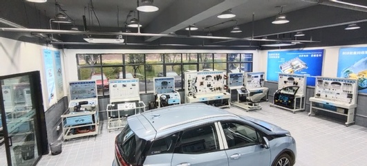 D103 新能源汽车整车实训室2